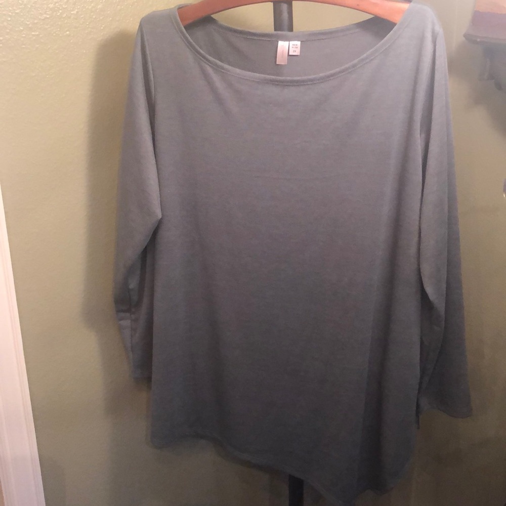 Rhonda Shear Asymmetrical L/S Tunic Top. 2X